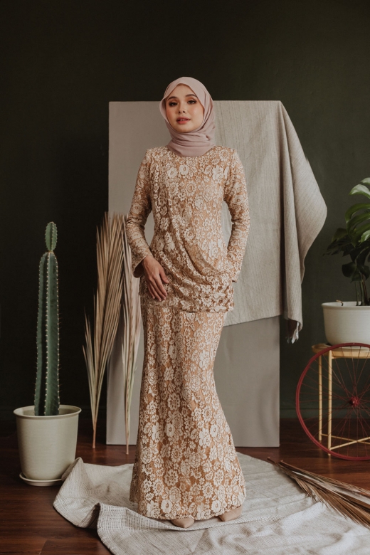 Elsie Drapes Lace - Champagne